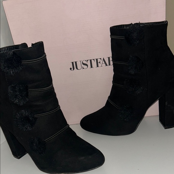 JustFab Black Heeled Boots with Chunky Heel - Picture 4 of 4